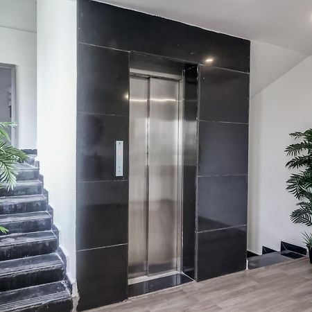 Super Townhouse Rcc Majestic 397 Lb Nagar Hotel Hyderabad Eksteriør billede