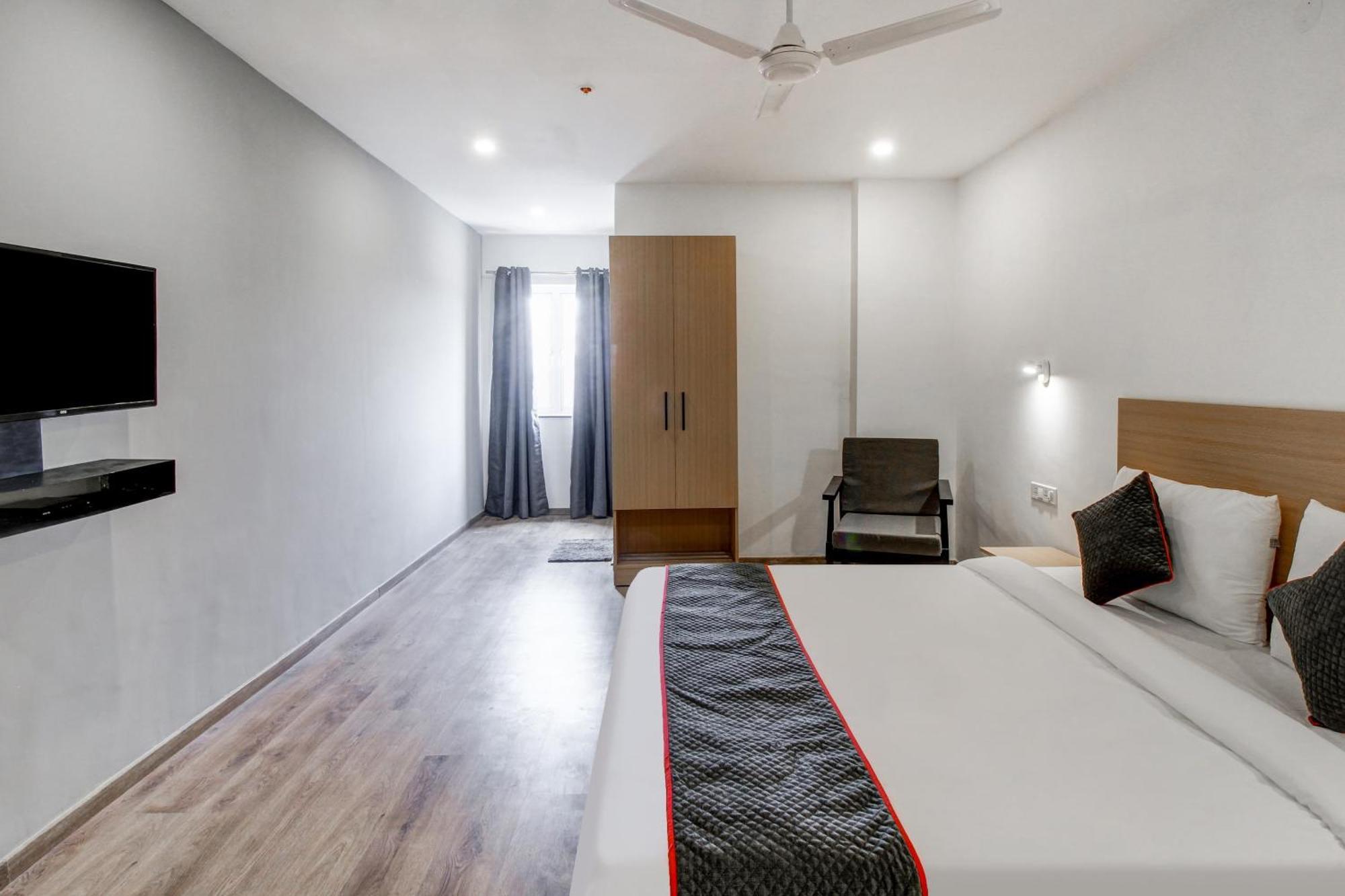 Super Townhouse Rcc Majestic 397 Lb Nagar Hotel Hyderabad Eksteriør billede