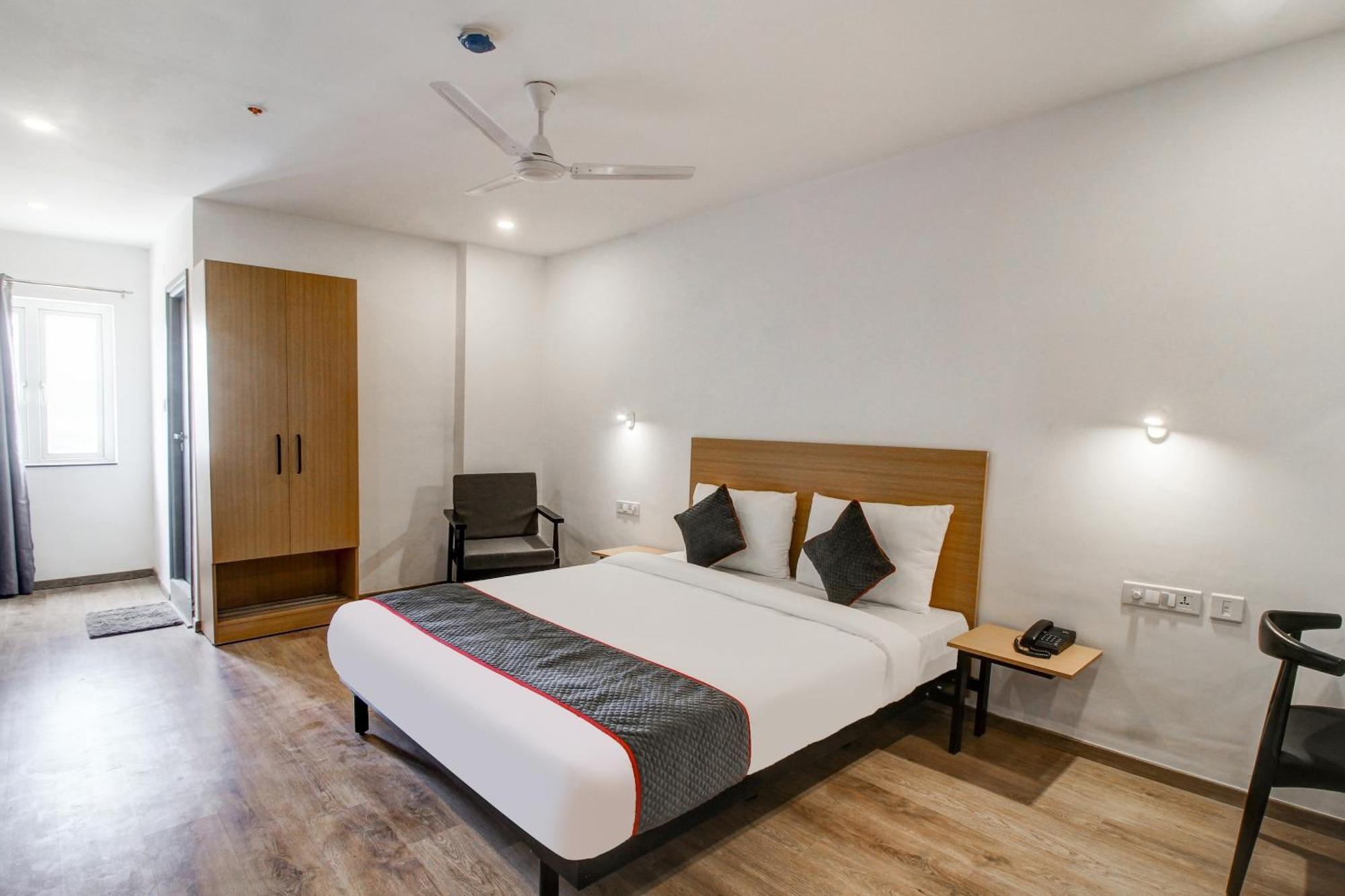 Super Townhouse Rcc Majestic 397 Lb Nagar Hotel Hyderabad Eksteriør billede