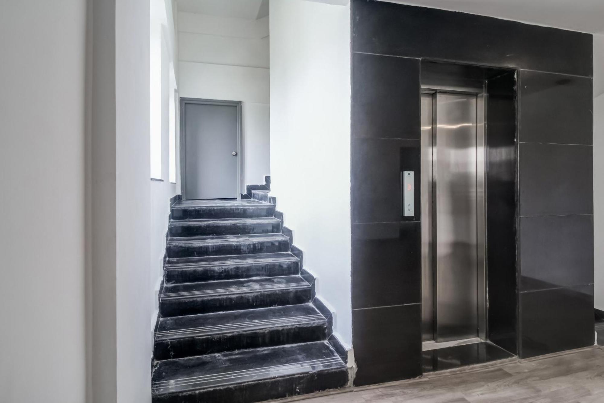 Super Townhouse Rcc Majestic 397 Lb Nagar Hotel Hyderabad Eksteriør billede