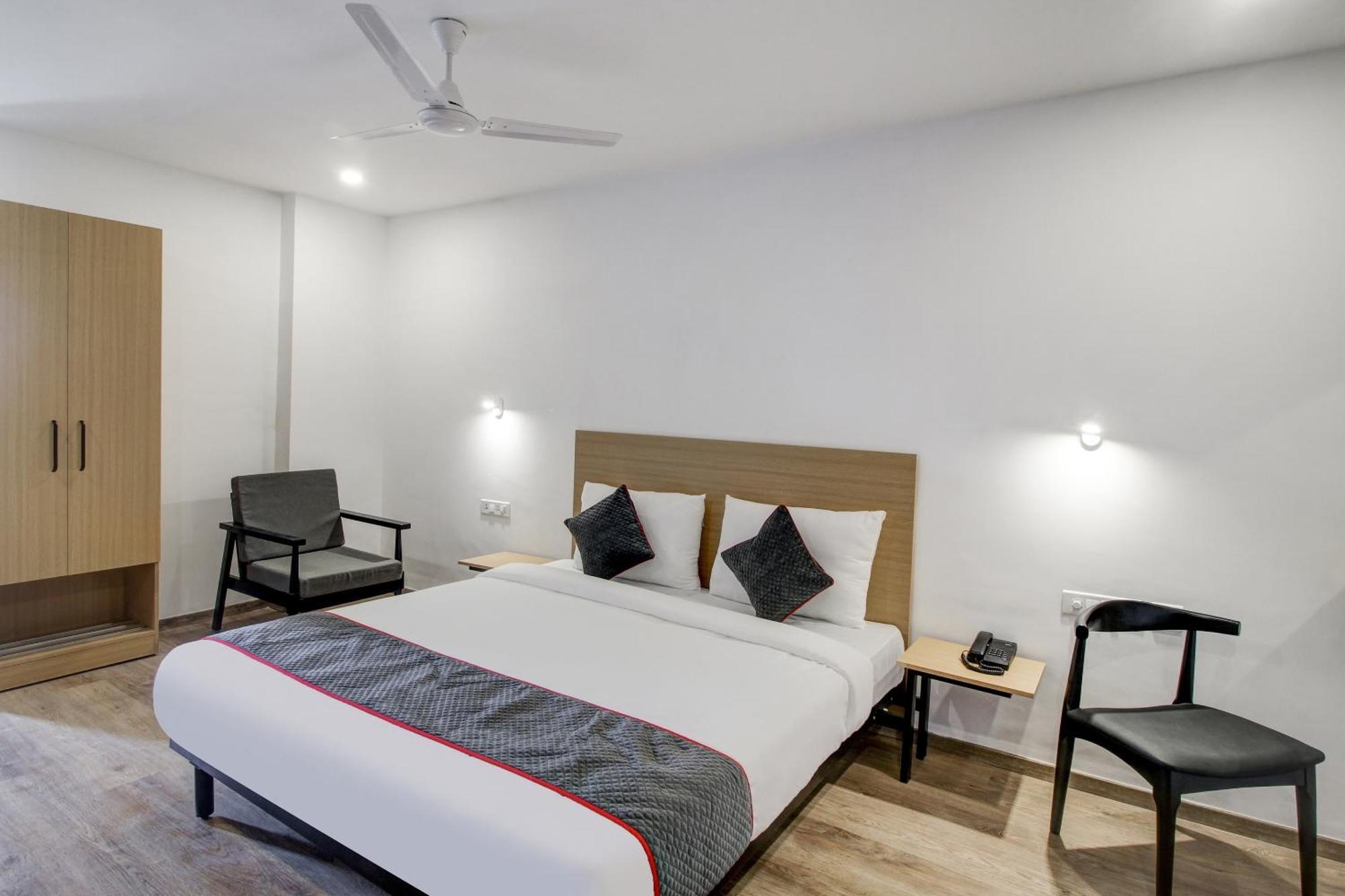 Super Townhouse Rcc Majestic 397 Lb Nagar Hotel Hyderabad Eksteriør billede