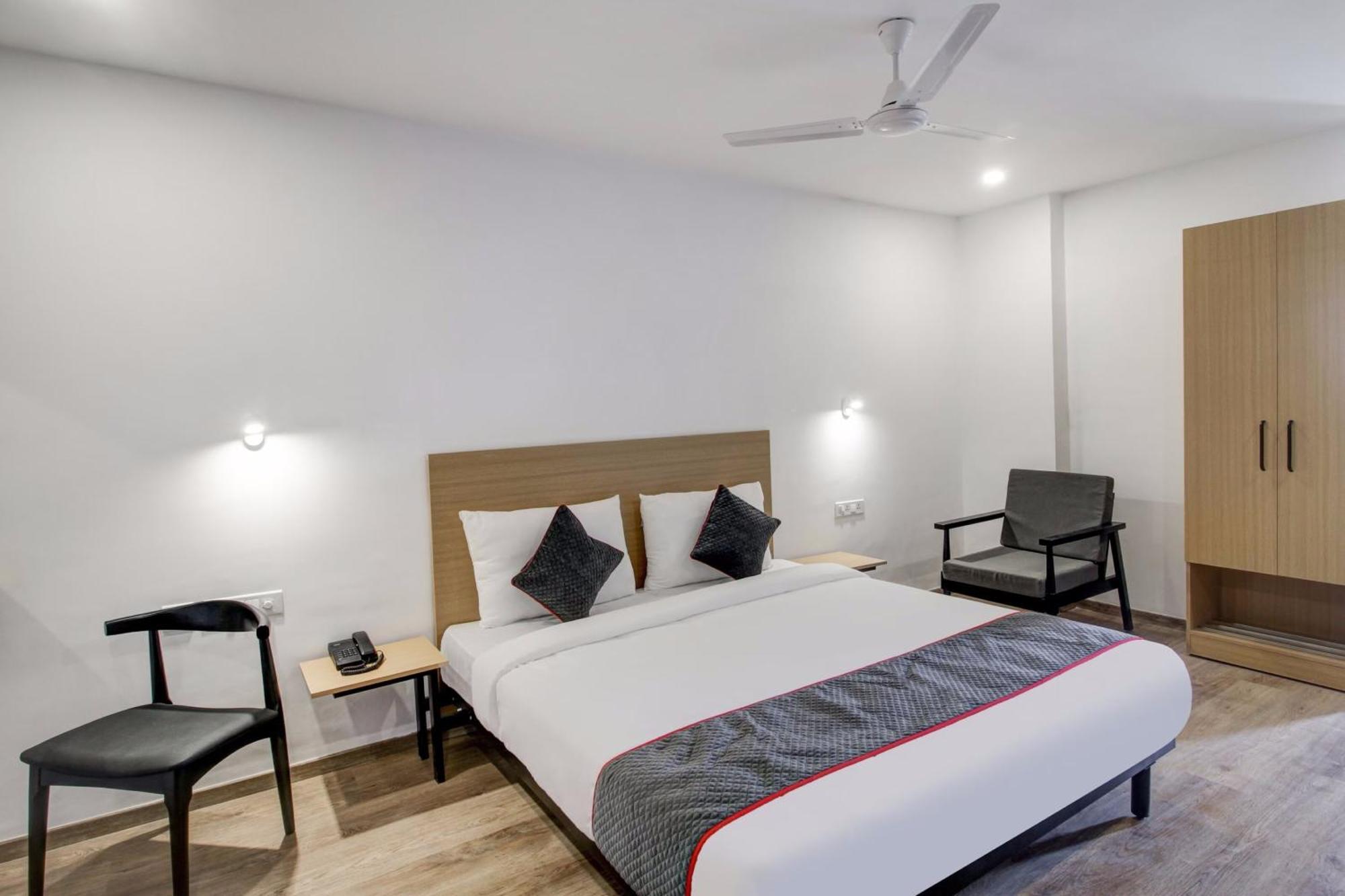 Super Townhouse Rcc Majestic 397 Lb Nagar Hotel Hyderabad Eksteriør billede
