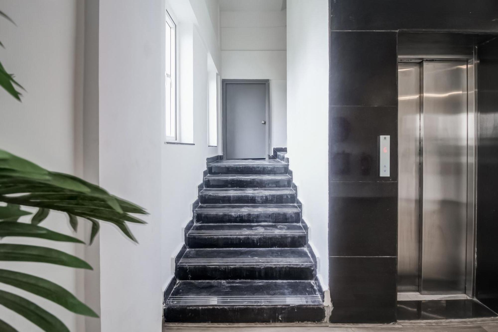 Super Townhouse Rcc Majestic 397 Lb Nagar Hotel Hyderabad Eksteriør billede