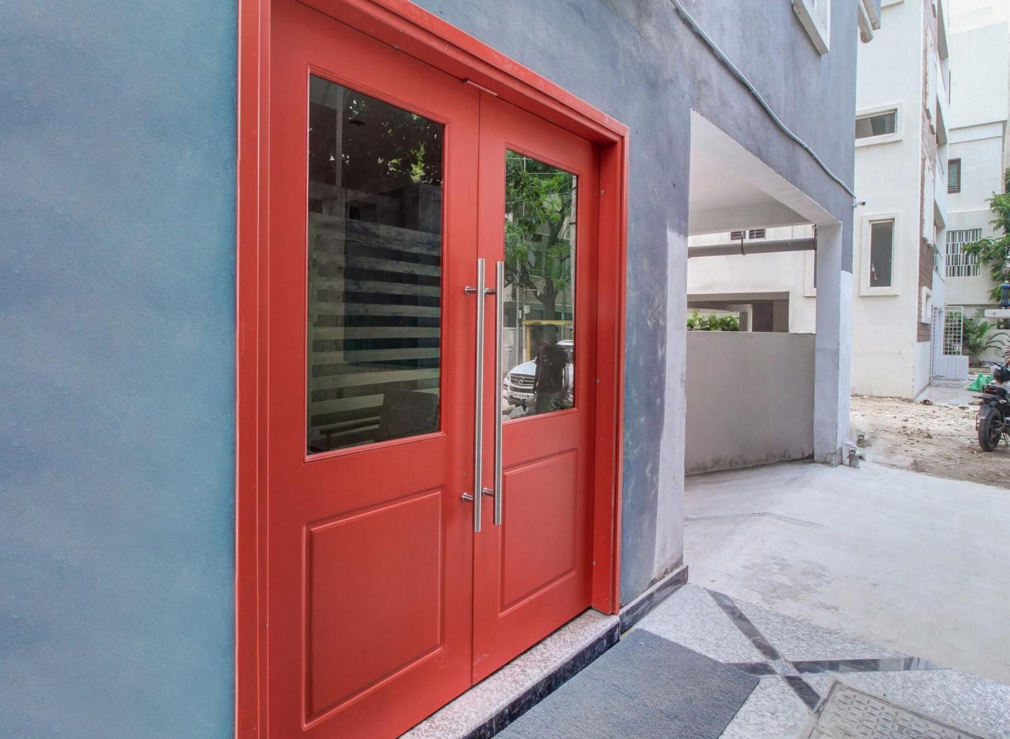 Super Townhouse Rcc Majestic 397 Lb Nagar Hotel Hyderabad Eksteriør billede