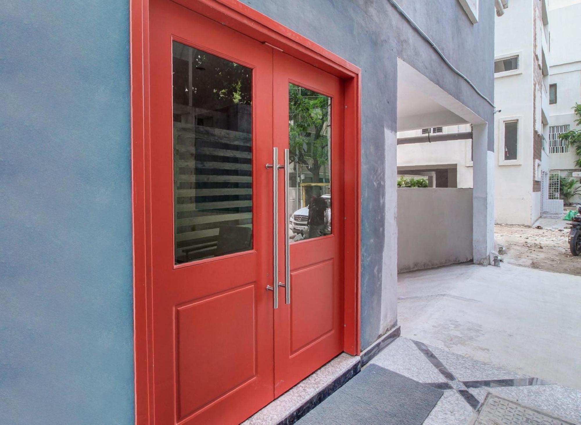 Super Townhouse Rcc Majestic 397 Lb Nagar Hotel Hyderabad Eksteriør billede