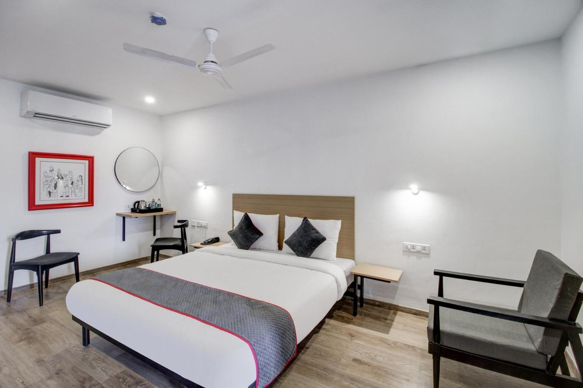 Super Townhouse Rcc Majestic 397 Lb Nagar Hotel Hyderabad Eksteriør billede